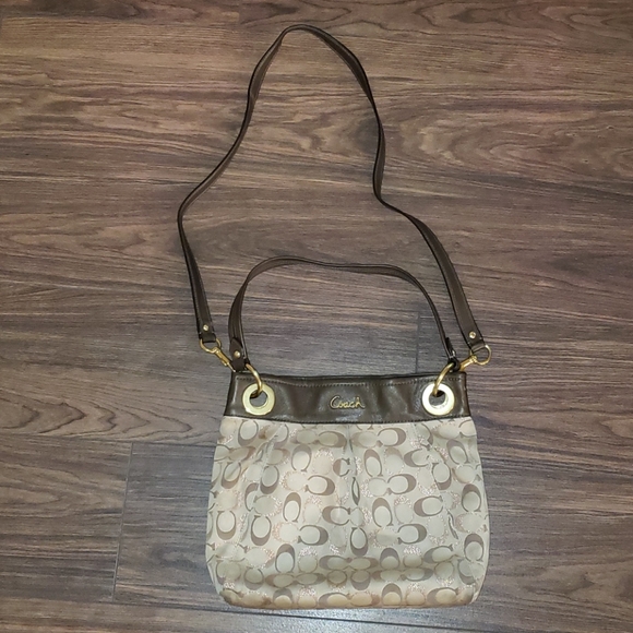 Summer collection Coach purse w/ removable strap - Picture 2 of 7